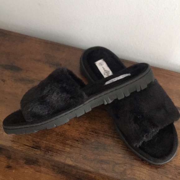 SoleMates Black Furry Slip-on Slippers - Picture 4 of 4